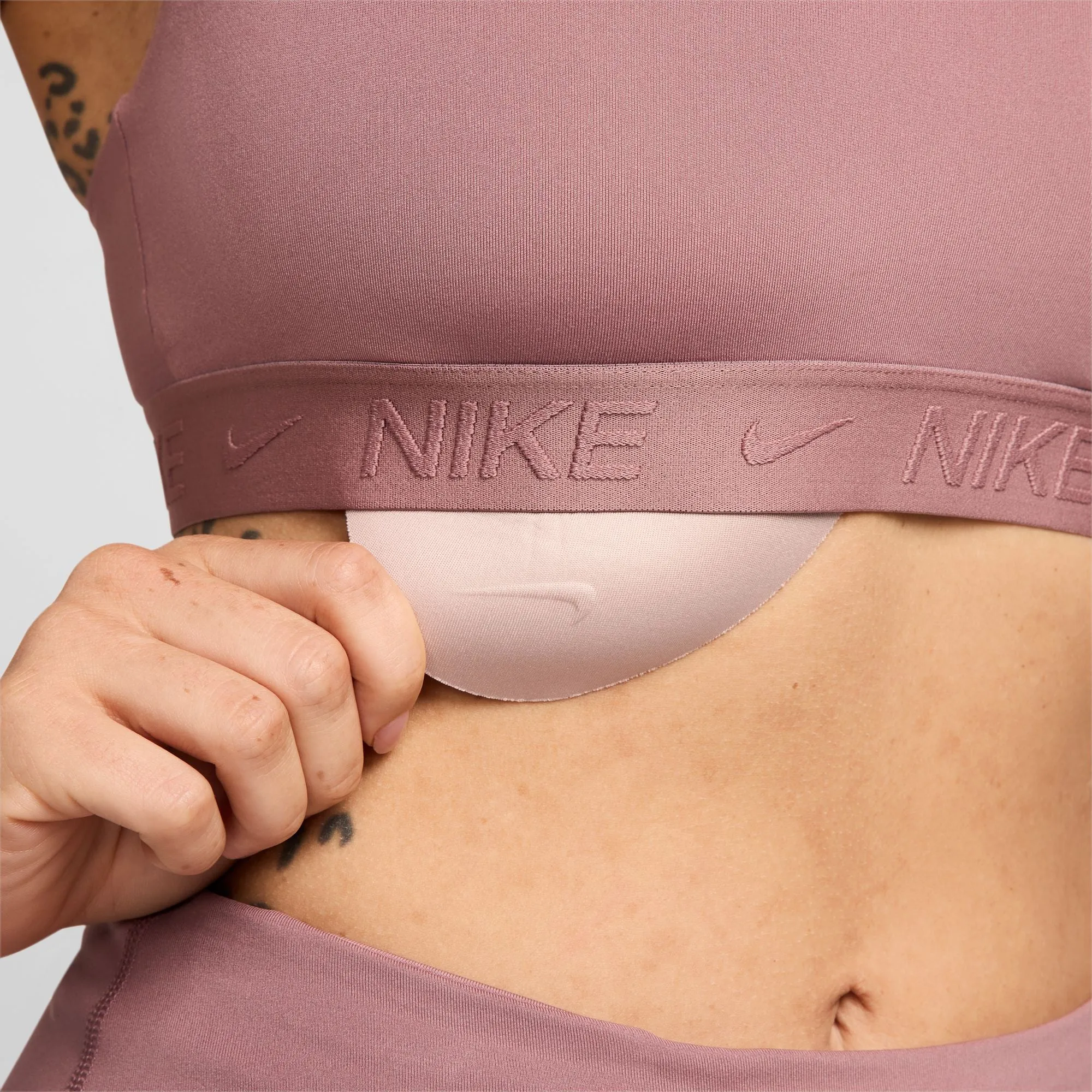 Nike Women's Indy Light-Support Sports Bra Smokey Mauve / Black